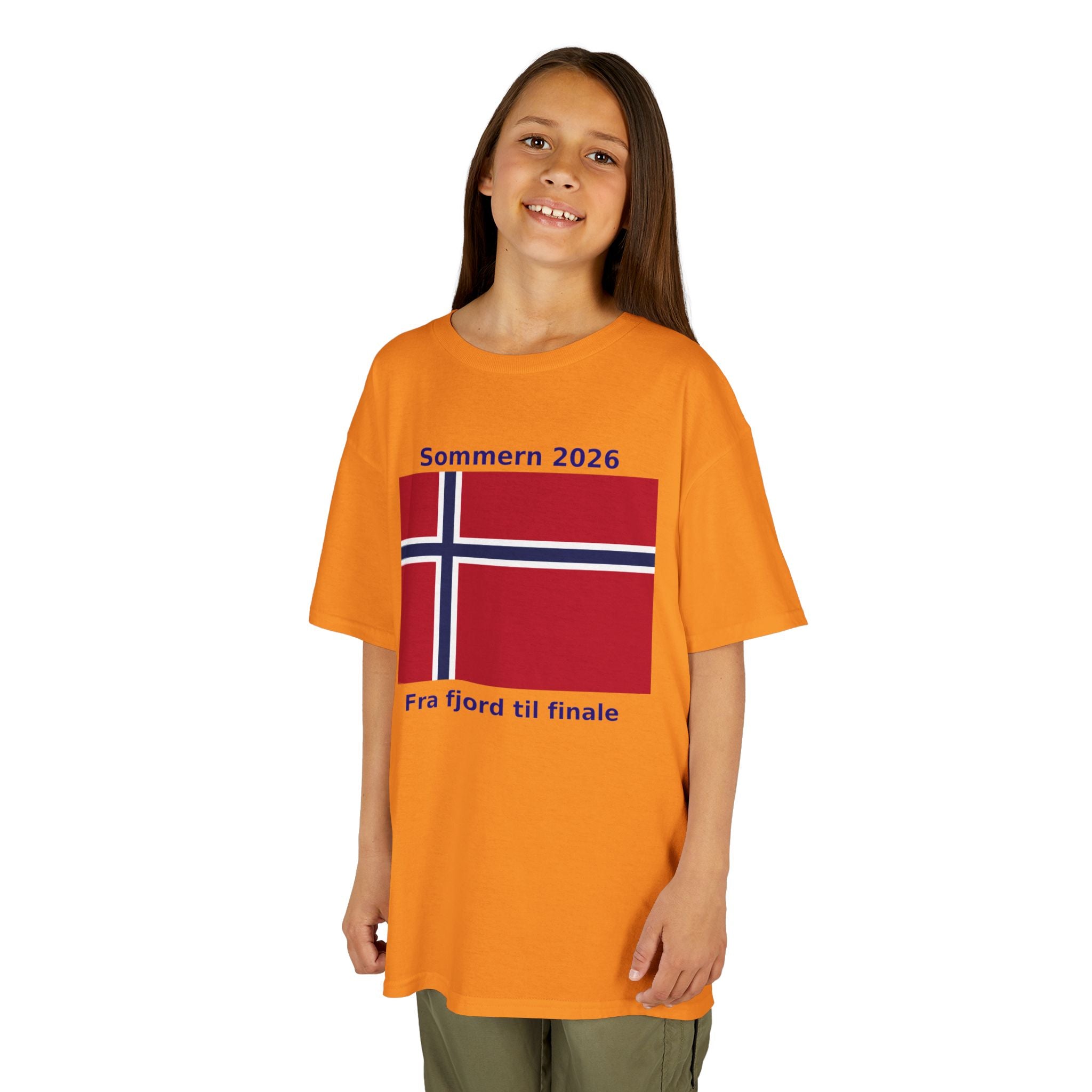 Kids T‑Shirt — Norwegian Flag «Sommern 2026» (Fra fjord til finale)