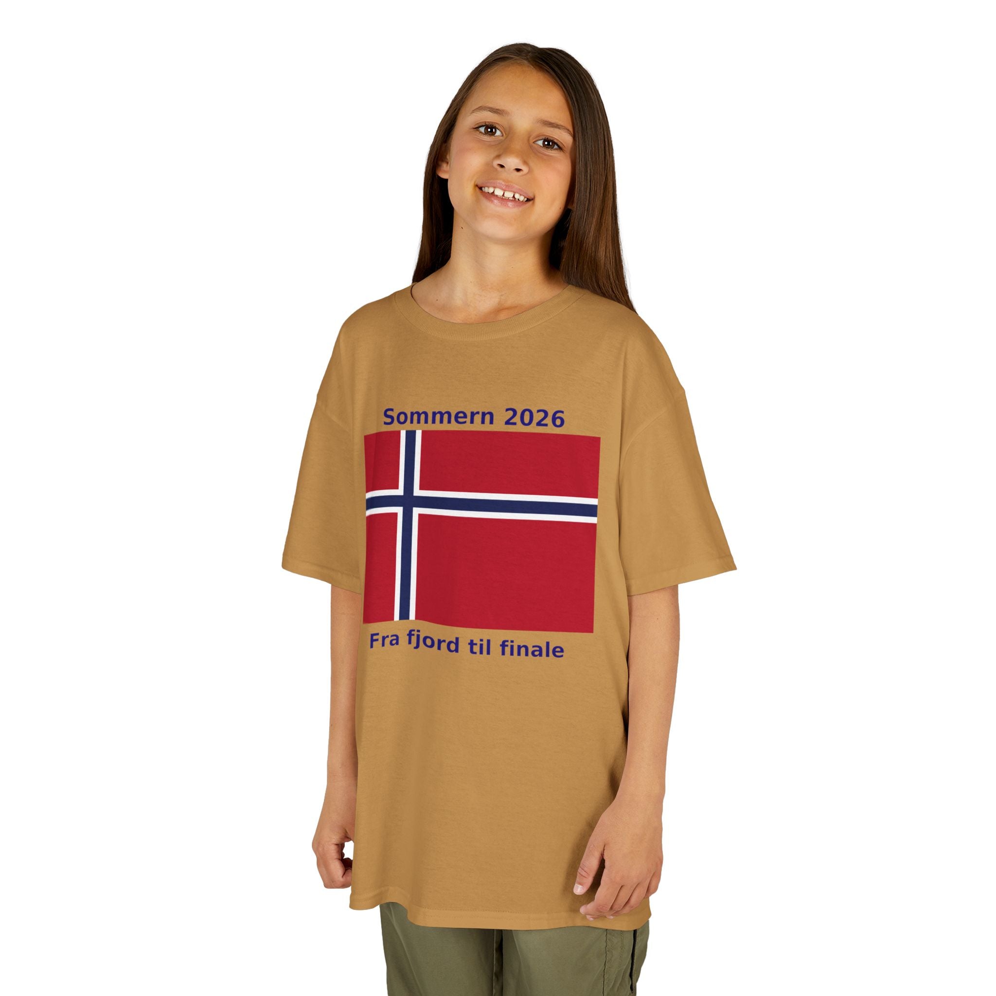 Kids T‑Shirt — Norwegian Flag «Sommern 2026» (Fra fjord til finale)